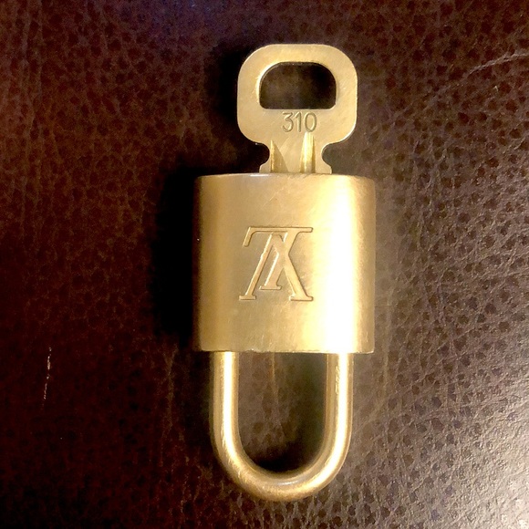 Louis Vuitton LV Gold Pqdlock Lock & Key 310 - Picture 3 of 13